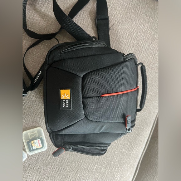 Fujifilm FinePix S8600 16 MP Digital Camera with 3.0-Inch LCD, Camera Case + Kit - Picture 7 of 7